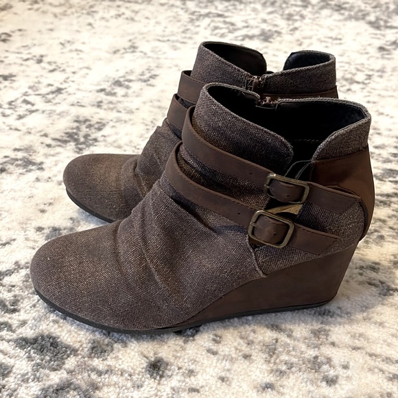 Women’s brown wedge bootie size 9 - Picture 3 of 7